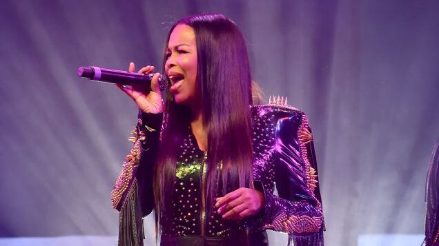 Dawn Robinson singing